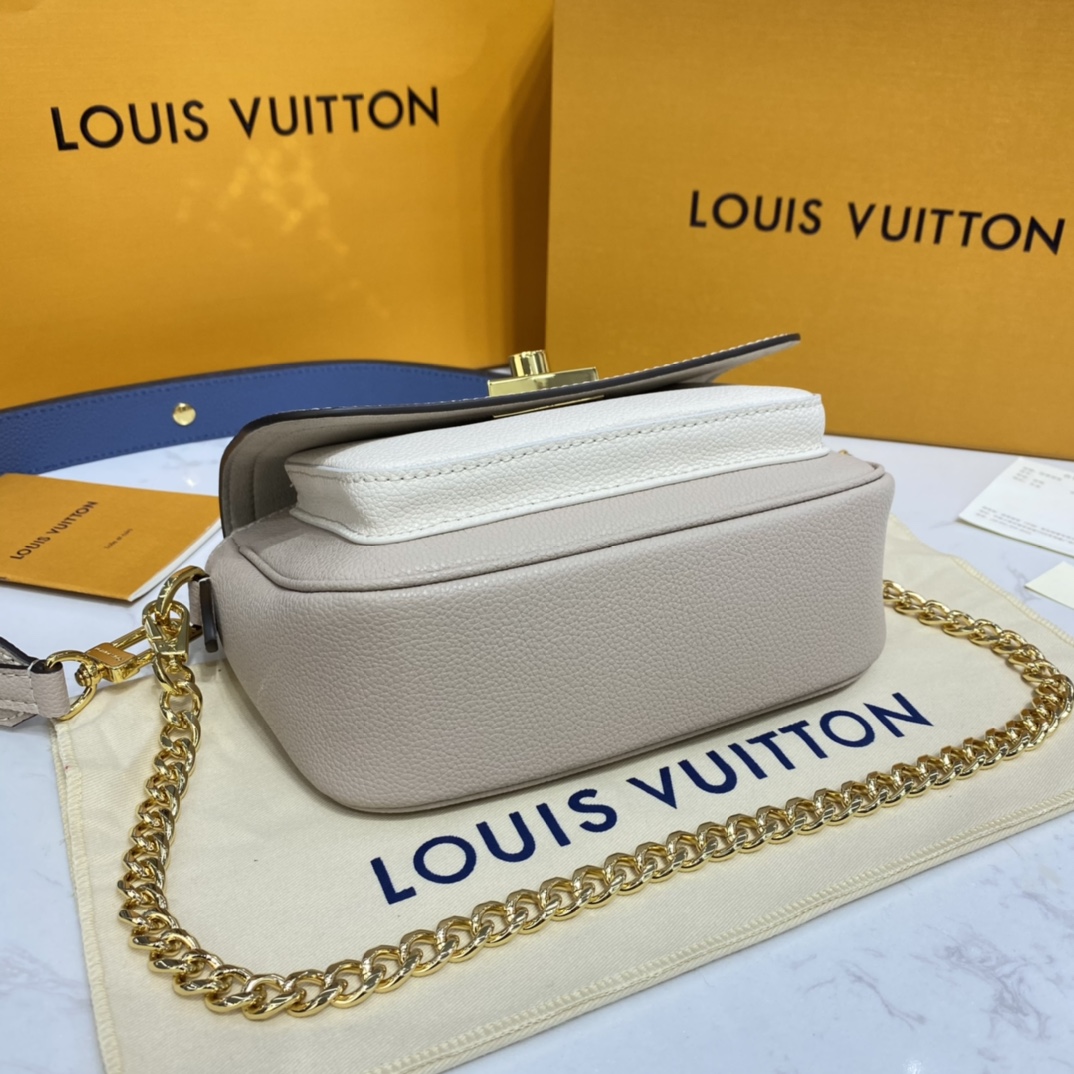 Louis Vuitton LOCKME TENDER Shoudler Bag M58554 Greige